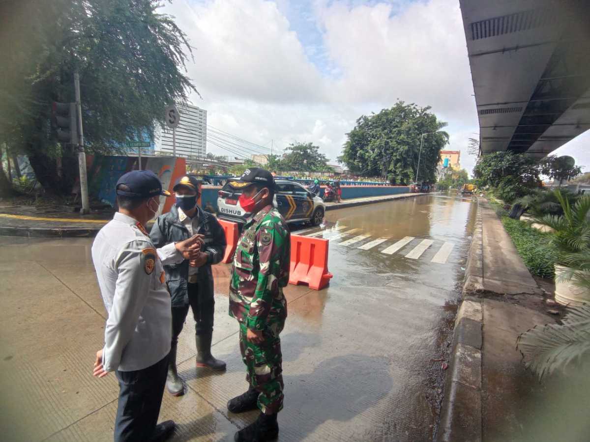 Kali Ciliwung Meluap, Arus Lalu Lintas Di Gunung Sahari Direkayasa