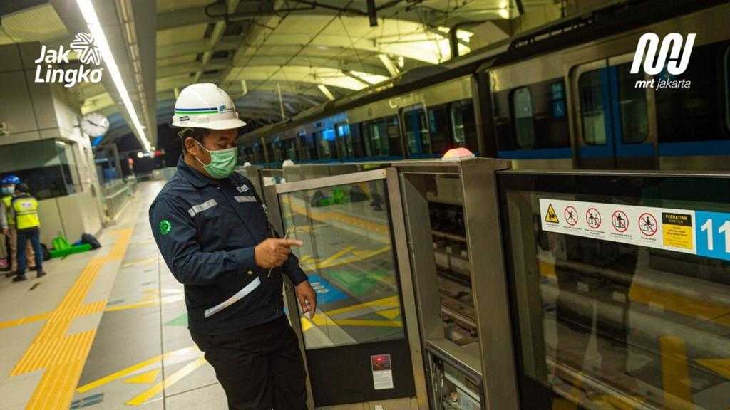 Jamin Keamanan Penumpang, MRT Jakarta Gunakan Pintu Tepi Peron