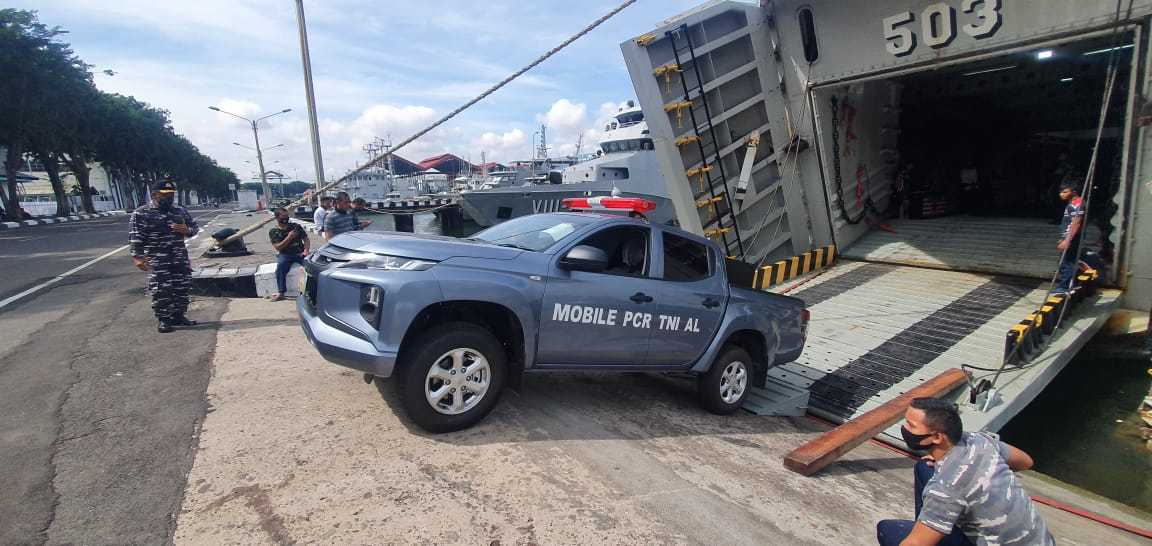 KRI Amboina 503 Angkut Satgas Pengamanan Perbatasan Yonif 742 Tujuan Timor Leste