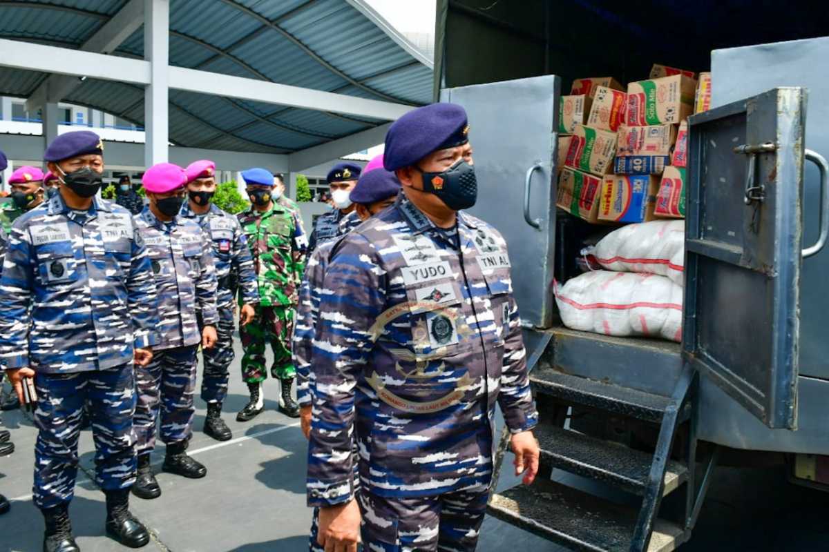 23 Truk TNI AL Peduli Tujuan Bekasi & Karawang Diberangkatkan Dari Kolinlamil
