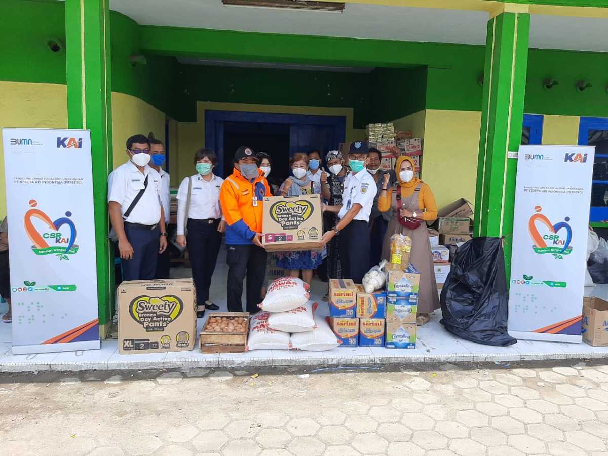 KAI Daop 4 Semarang Salurkan Bantuan Rp 50 juta untuk Korban Banjir Pekalongan