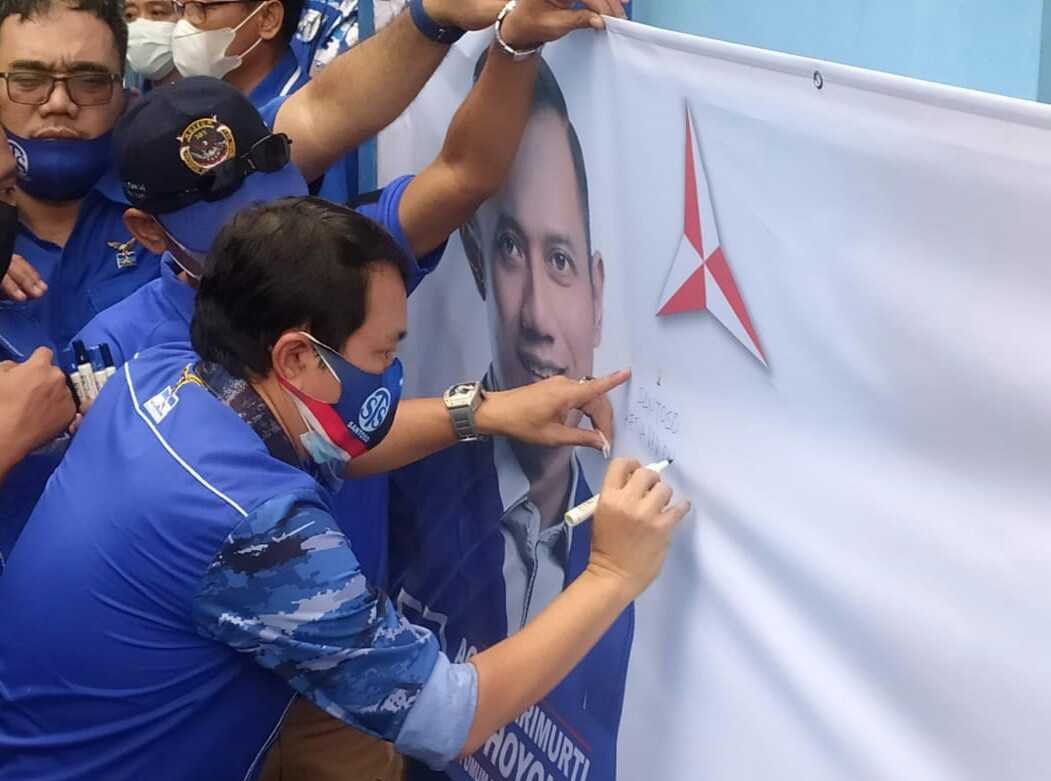 Dukung AHY, DPD Demokrat DKI Gelar Cap Jempol Darah