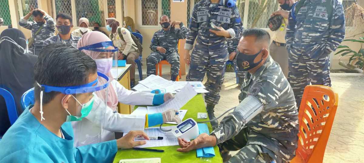 Prajurit Lanal Babel Laksanakan Vaksinasi Tahap Pertama Covid-19