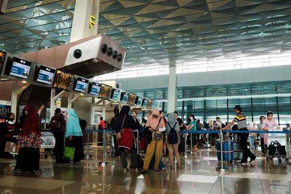 Dampak Pesawat Trigana, Terminal 3 Soetta Membludak