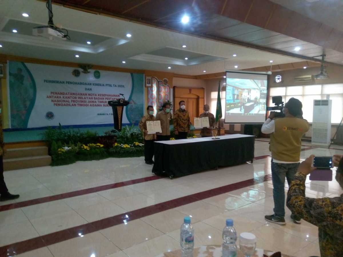 Kakanwil Kemen ATR/BPN Jatim Tandatangani MoU dengan PT Agama Surabaya