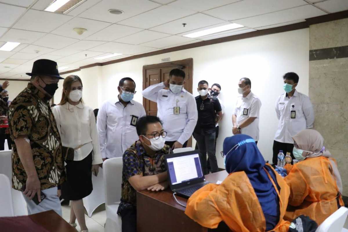 DPD RI Dukung BPOM Tunda Implementasi Vaksin AstraZaneca Sampai Ada Kepastian dari WHO