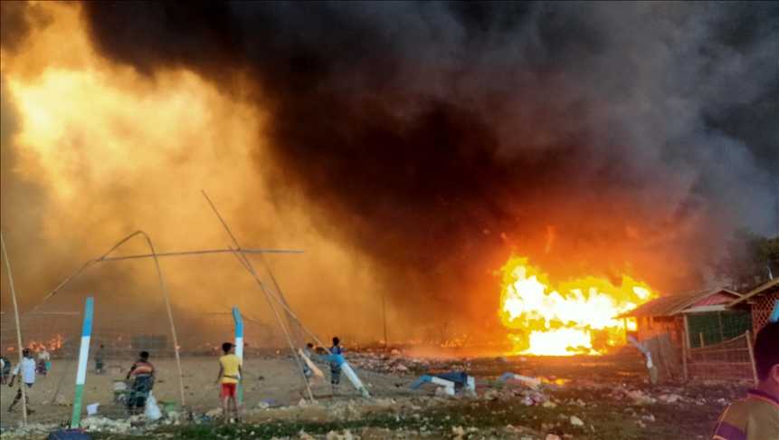 Kebakaran Pengungsian Rohingya di Bangladesh, 15 Pengungsi Tewas dan 400 Lainnya Hilang