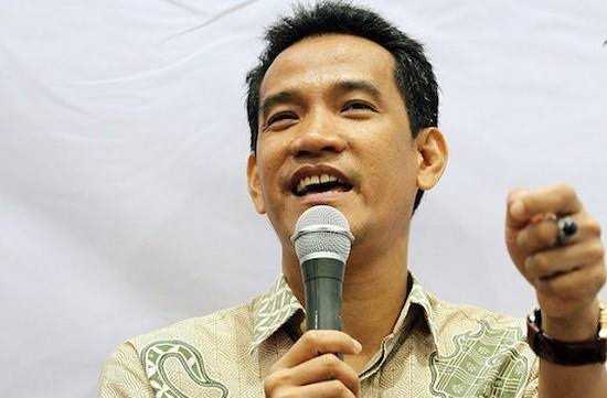 Presiden Tiga Periode, Refli Harun Khawatir Pihak Istana 'Memaksa' Jokowi