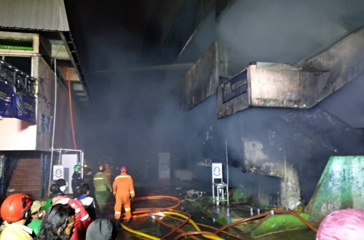 Pasar Inpres Pasar Minggu Terbakar, 300 Kios Ludes