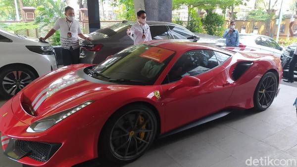 Bareskrim Sita 21 Mobil Ferrari dan McLaren Milik Tersangka EDCCash
