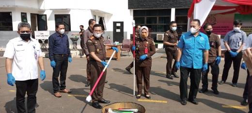 Kejari Jakarta Timur Musnahkan Barang Bukti Pidana Terorisme Hingga Narkotika