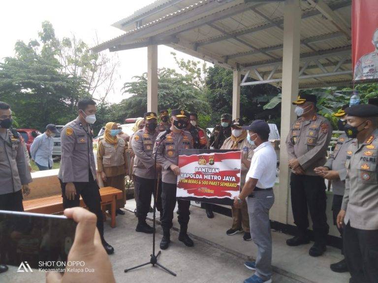 Wakapolda Brigjen Hendro Pandowo Beri Semangat Pada Pasien Covid-19 di Tangerang