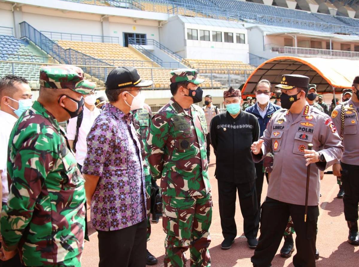 Presiden Programkan 1 Juta Orang Sehari, Panglima dan Kapolri Tinjau Vaksinasi di Bandung