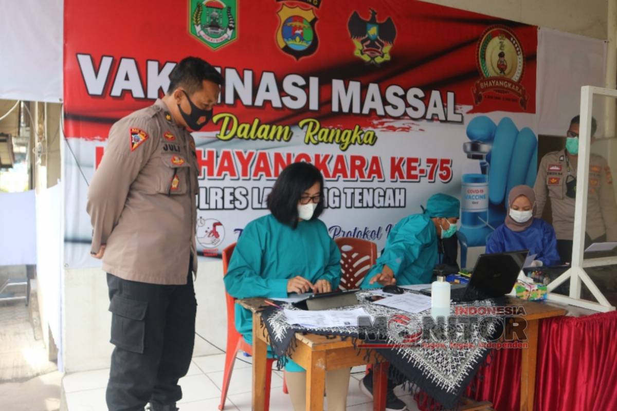 HUT Bhayangkara Ke-75 Polres Lamteng Sediakan Lapak Vaksinasi Massal