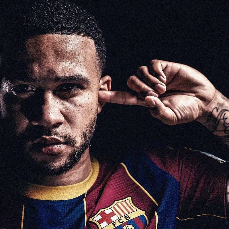 Memphis Depay Resmi Gabung Barcelona