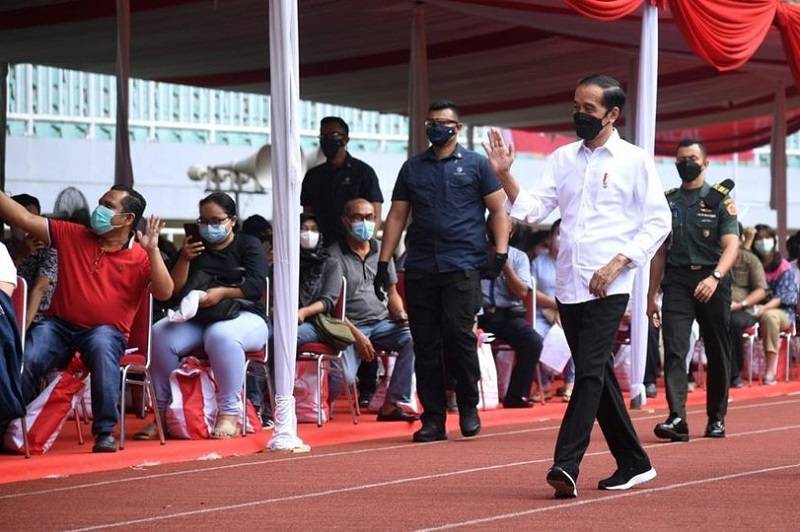 Presiden Jokowi Targetkan Akhir Tahun 2021, Sebanyak 181,5 Juta Rakyat Indonesia Peroleh Vaksin untuk Satu Dosisi Suntikan