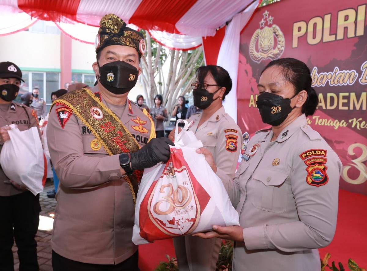 30 Tahun Mengabdi, Alumni Akpol ‘91 Bagikan Sembako untuk Nakes