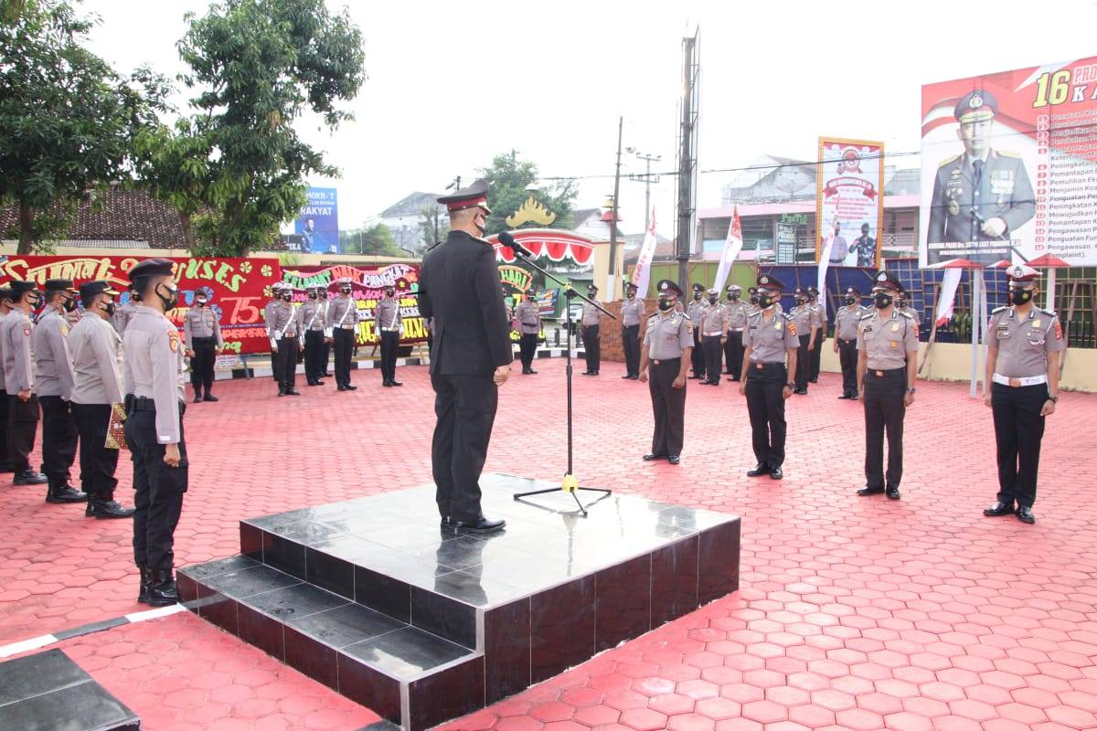 22 Personel Polres Pringsewu Naik Pangkat