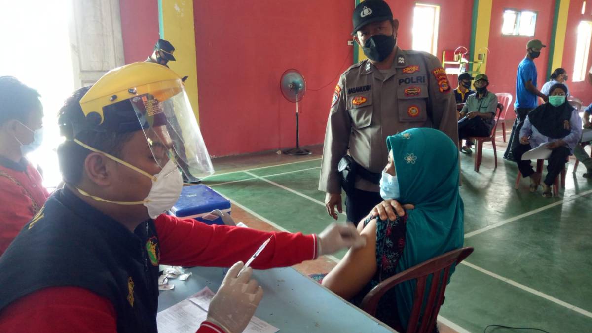 Gerai Vaksinasi Keliling Polres Lampung Tengah Terus Bergerak