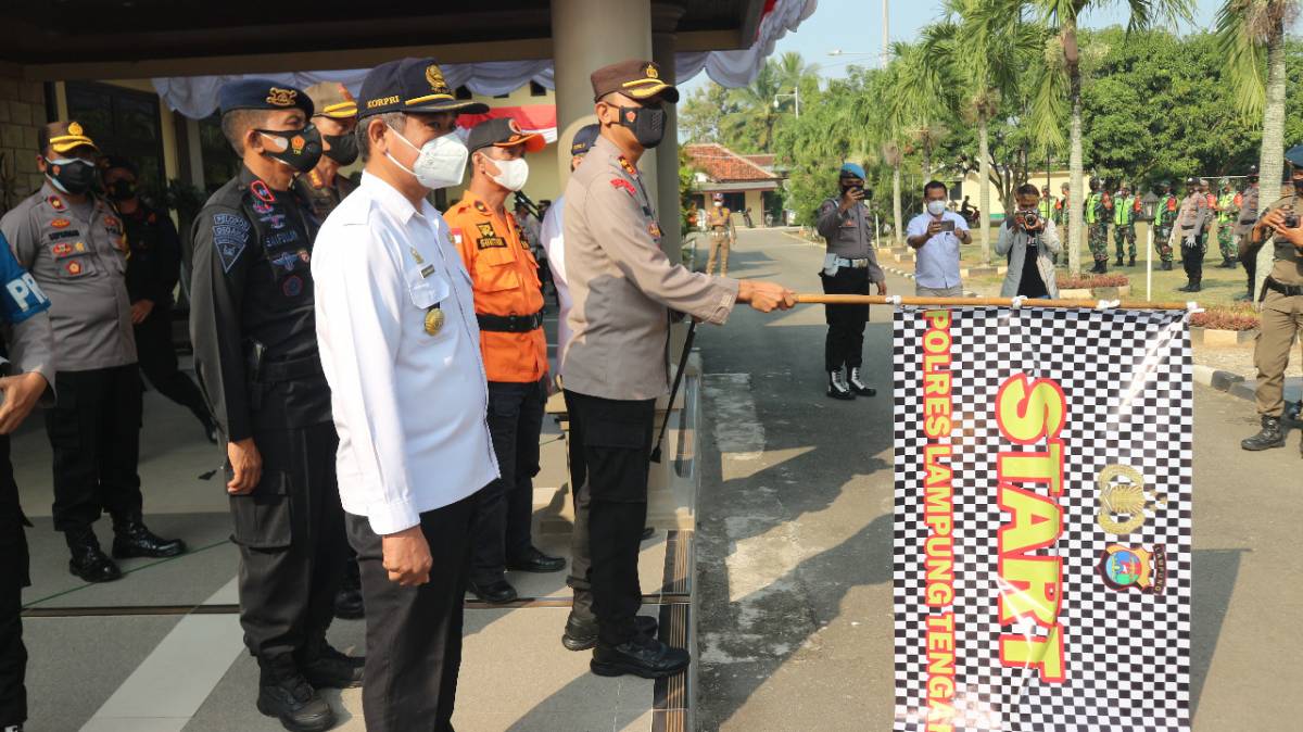 PPKM Darurat, Polres Lamteng Gelar Penyemprotan Desinfektan