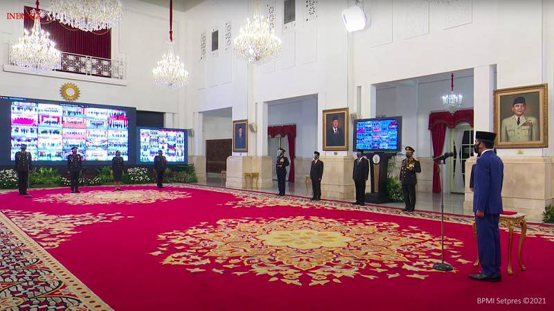 Peringati HUT ke-75 Bhayangkara, Presiden Anugerahkan Bintang Bhayangkara Nararya Bagi Tiga Personel Polri