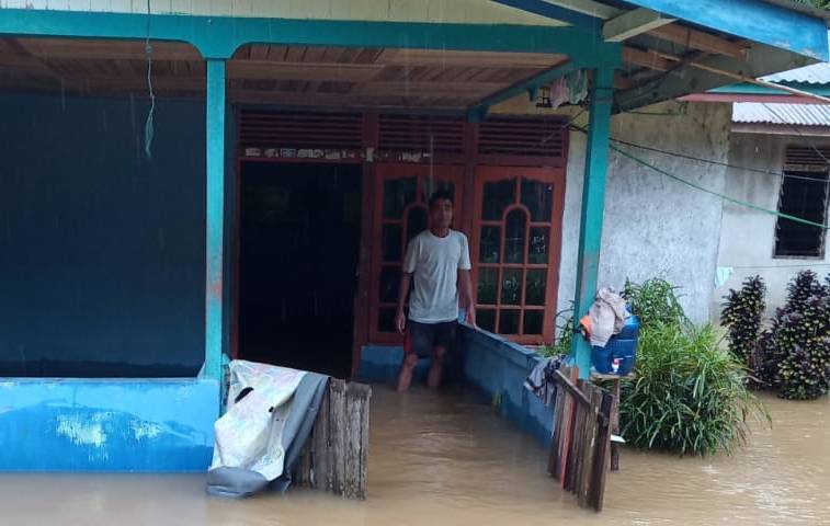 Puskesmas Kebanjiran, Pasien 73 Tahun Dilarikan ke RSUD Naik Sampan