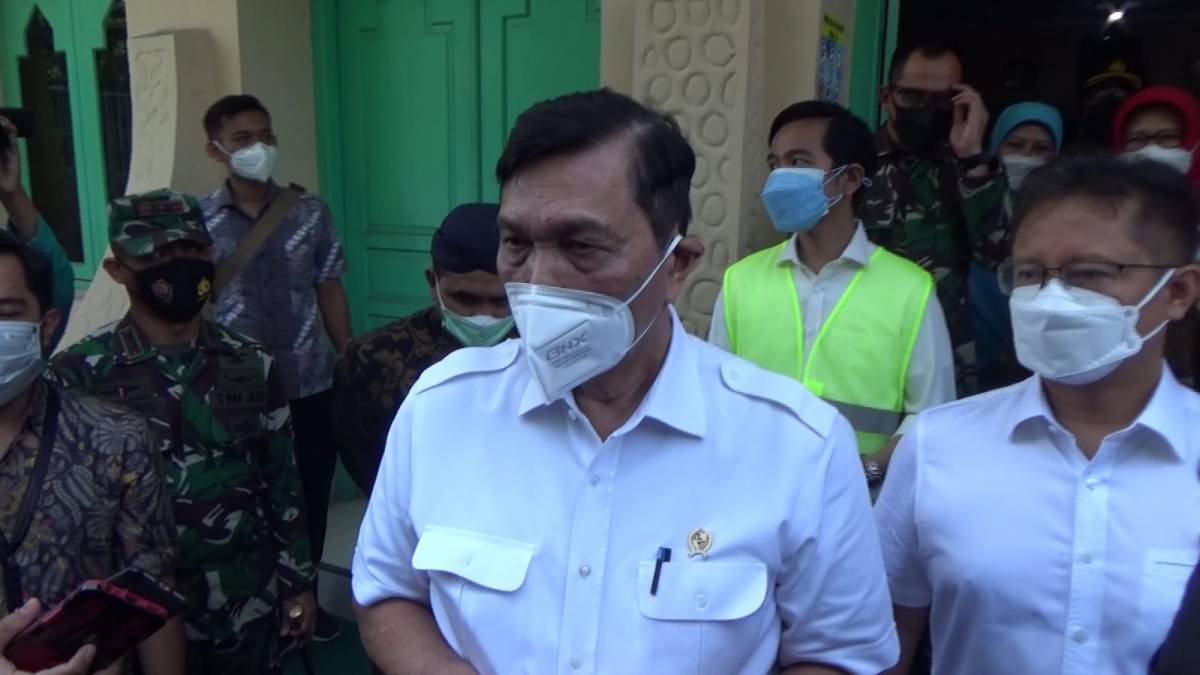 Tinjau Vaksinasi di Solo, Menko Manves: Aglomerasi Wilayah Solo Rampung September