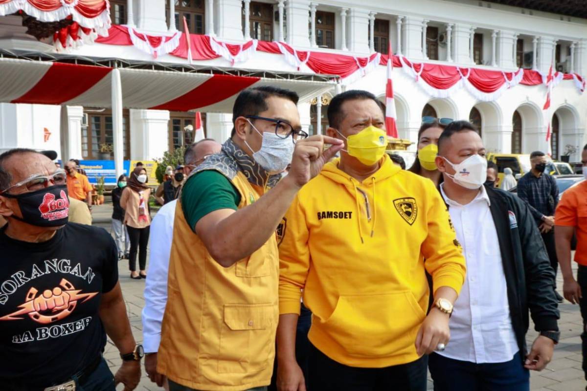 Bamsoet dan PT Pansaka Serahkan Bantuan Sembako ke Pemprov Jabar