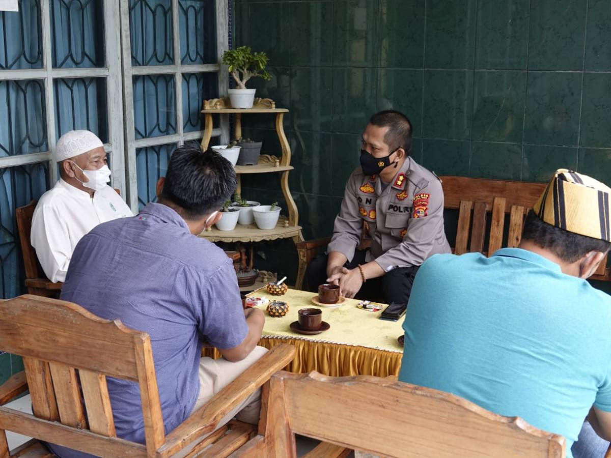 Kapolres Oni Sambangi Kediaman Pimpinan MUI Lampung Tengah