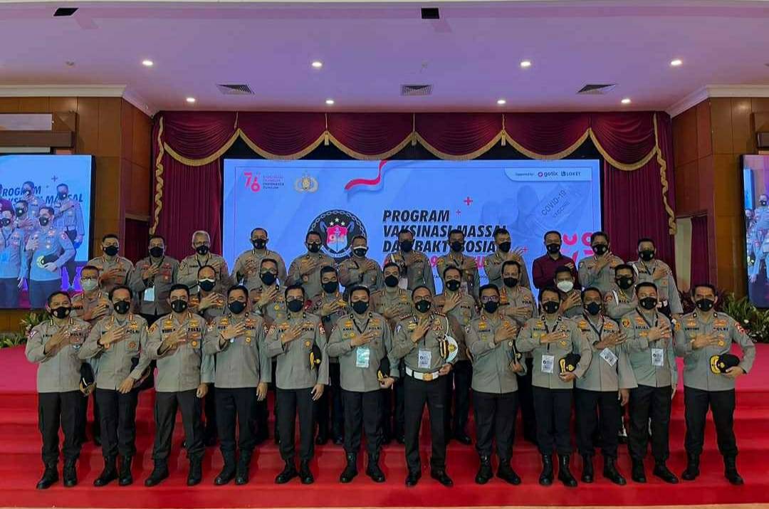 Kapolri Apresiasi Alumni AKPOL 94 Gelar Vaksinasi Massal Untuk 42 Ribu Warga