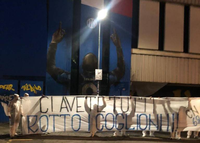 Interisti: Lukaku Sama Seperti yang Lain, Berlutut Demi Uang