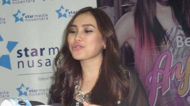 Lagi Sibuk, Ayu Ting Ting Batal Diperiksa Polisi