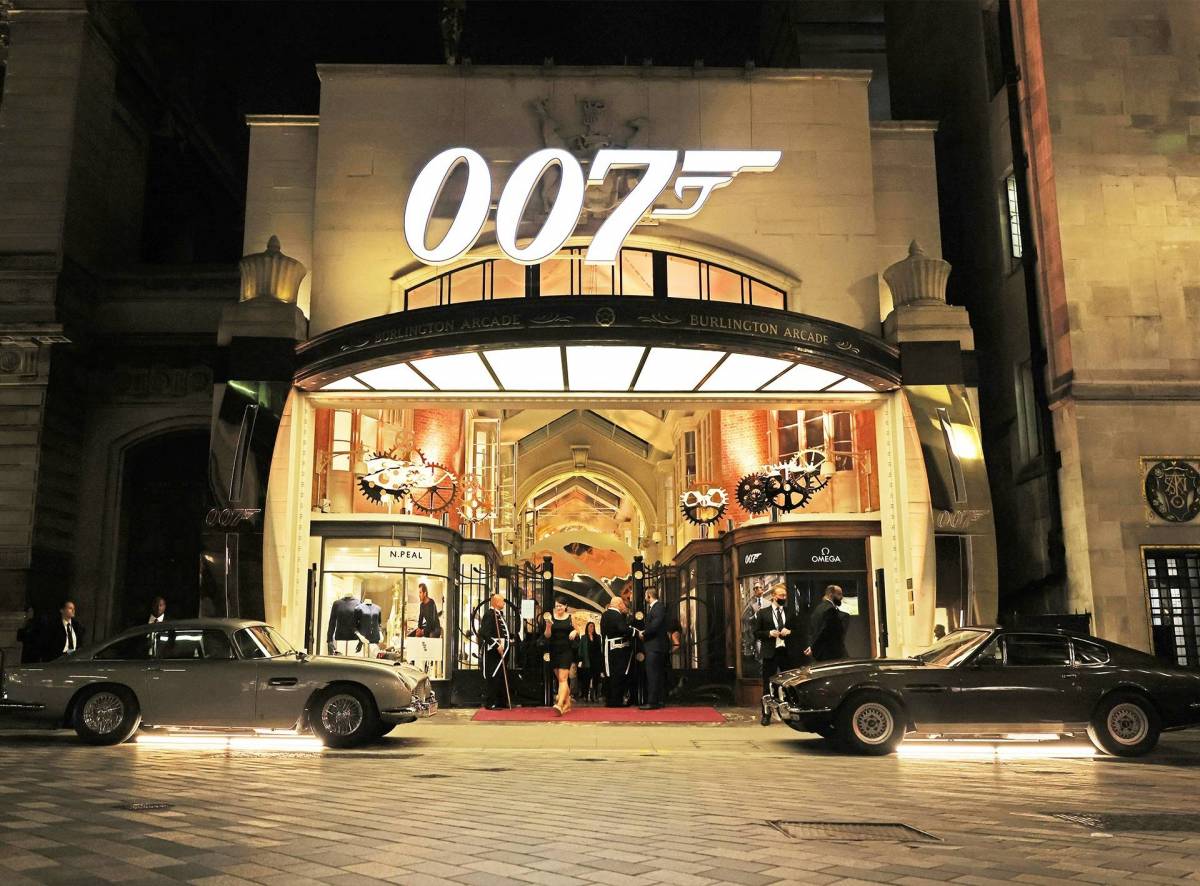 Daniel Craig Ucapkan Perpisahan Emosional dengan Kru James Bond