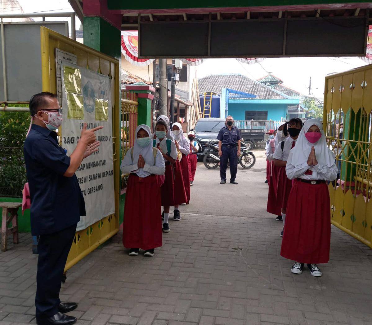 Pemprov DKI Diingatkan Cegah Kerumunan Orang Tua di Sekolah
