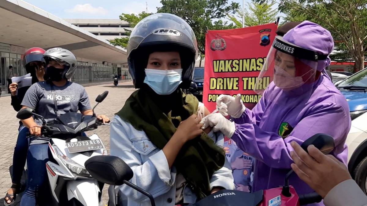 Pengendara di Sukoharjo Vaksin "Drive Thrue", Warga: Lebih Cepat!