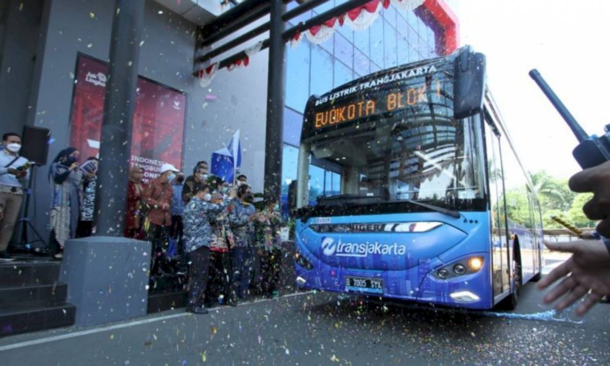 Pintu Lebih Lebar & Kursi Roda Bisa Masuk, Transjakarta Uji Coba Bus Listrik Gratis 3 Bulan