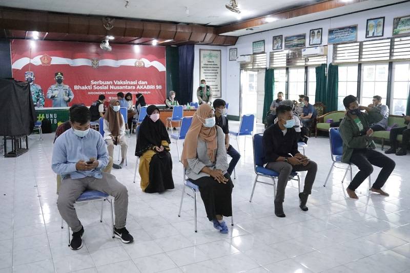 Satgas Vaksinasi Polda NTB Sasar 820 Mahasiswa UNU untuk Capai Herd Immunity