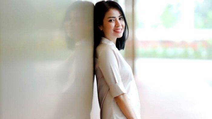 Lewat Lagu Rohani, Penyanyi Lestari Suntikkan Semangat Lalui Pandemi