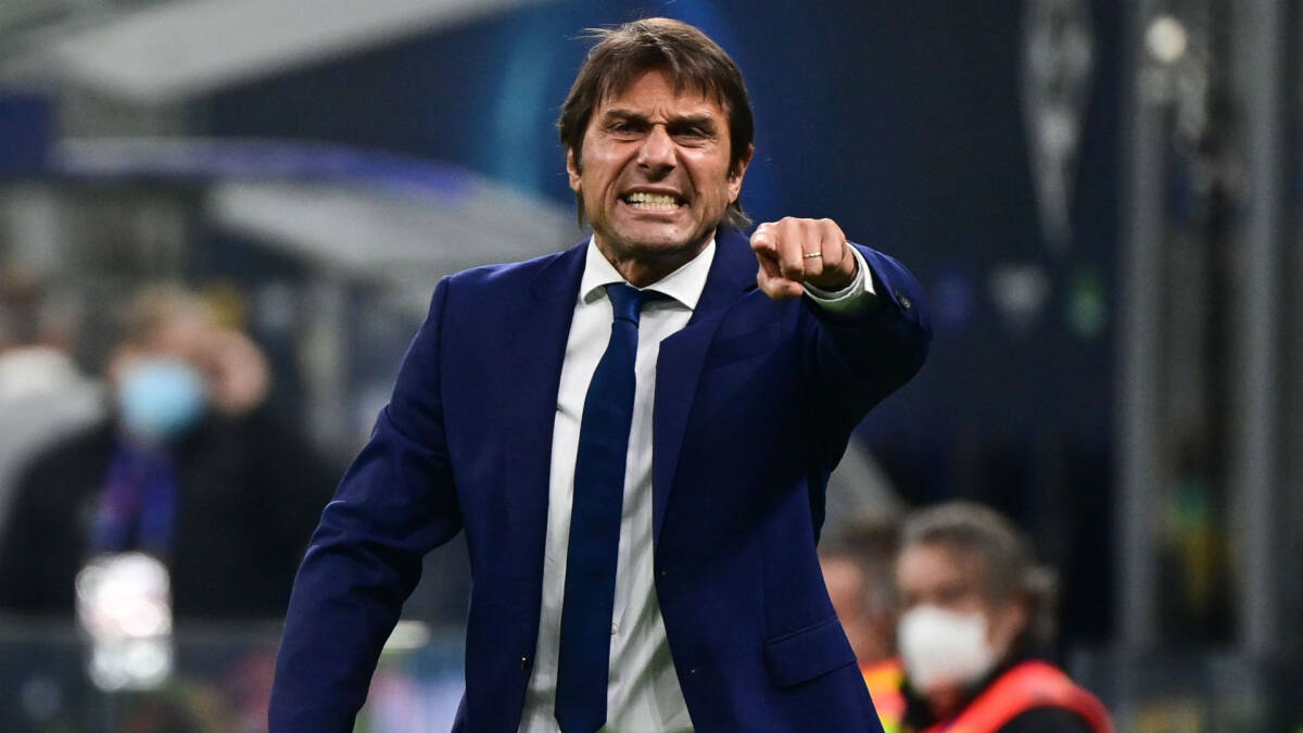 Antonio Conte Dikabarkan Tertarik Tukangi Man United