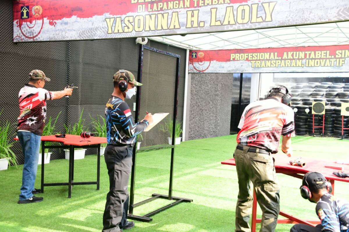 Bamsoet Juara III Kejuaraan Menembak 'Skill and Challenge Menkumham Cup 2021'