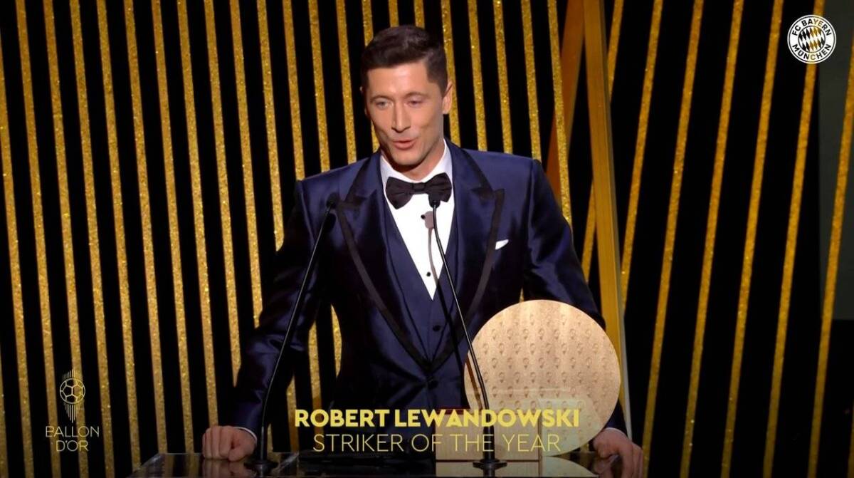 Robert Lewandowski Raih Top Scorer of The Year Award