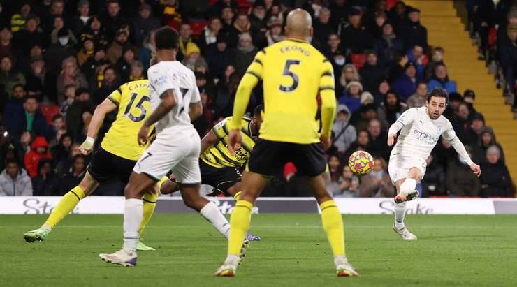 Watford 1-3 Manchester City: Bernardo Silva dan Raheem Sterling Bawa City ke Puncak Klasemen