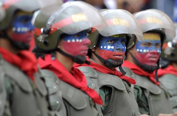 Dibantu Iran dan Rusia, Venezuela Kerahkan Pasukan ke Perbatasan Kolombia