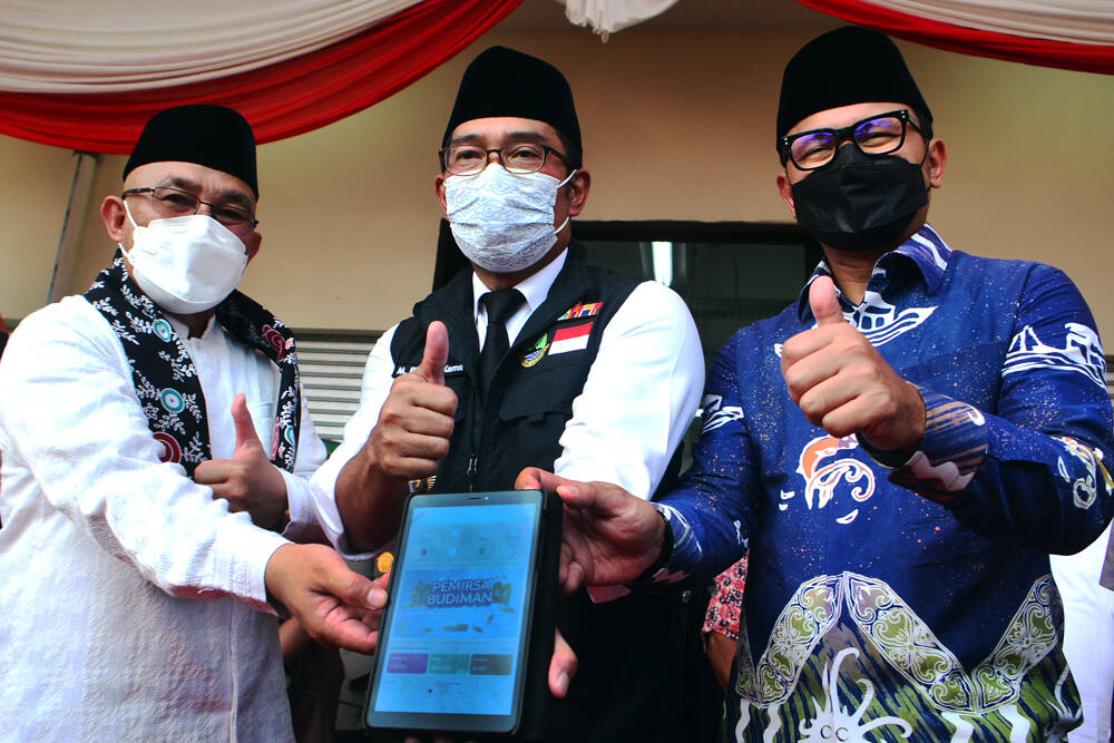 Gubernur Jabar Luncurkan Aplikasi Sapawarga