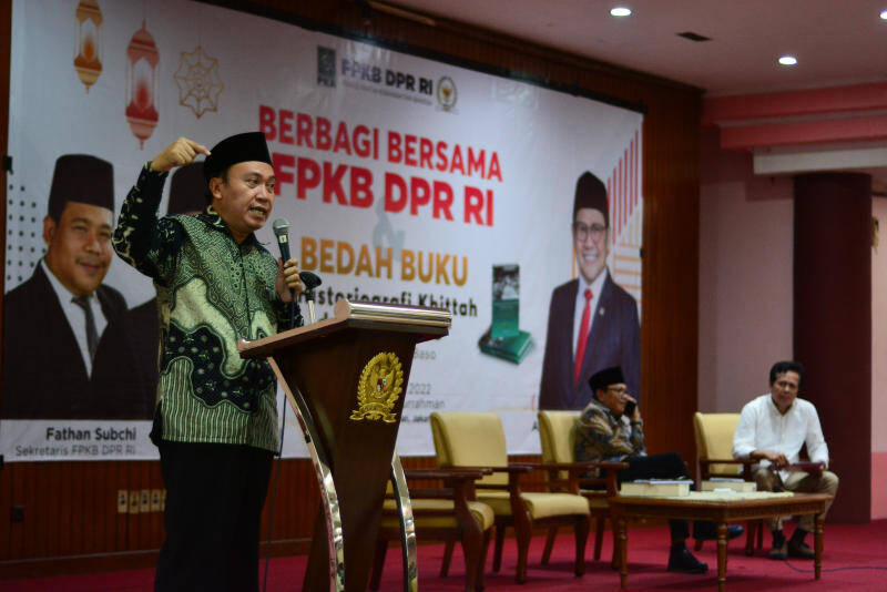 Buku Karya Ahmad Baso "Historiografi Khittah dan Politik Nahdlatul Ulama" diluncurkan