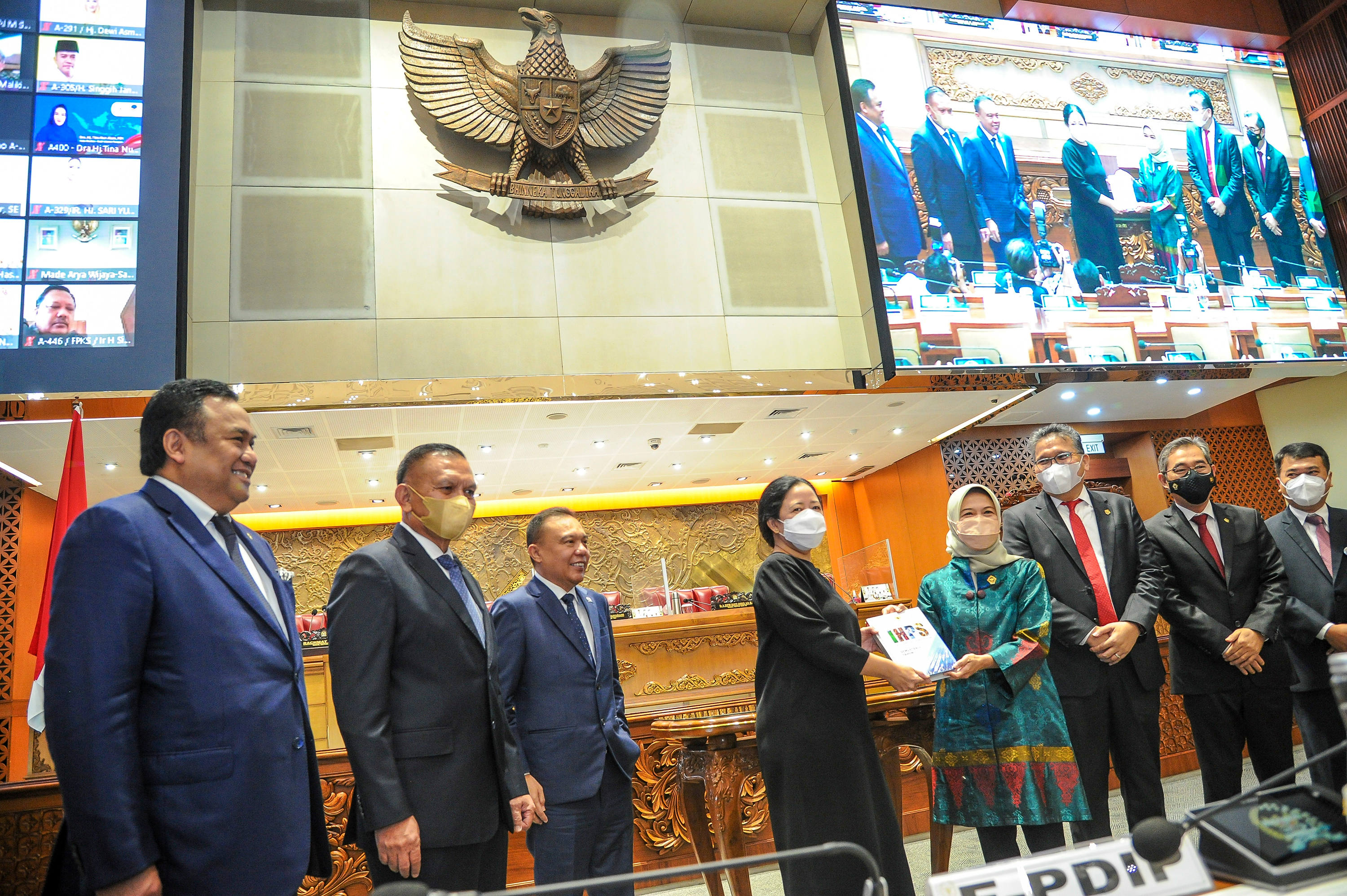 Rapat Paripurna Menyampaikan Laporan Hasil BPK