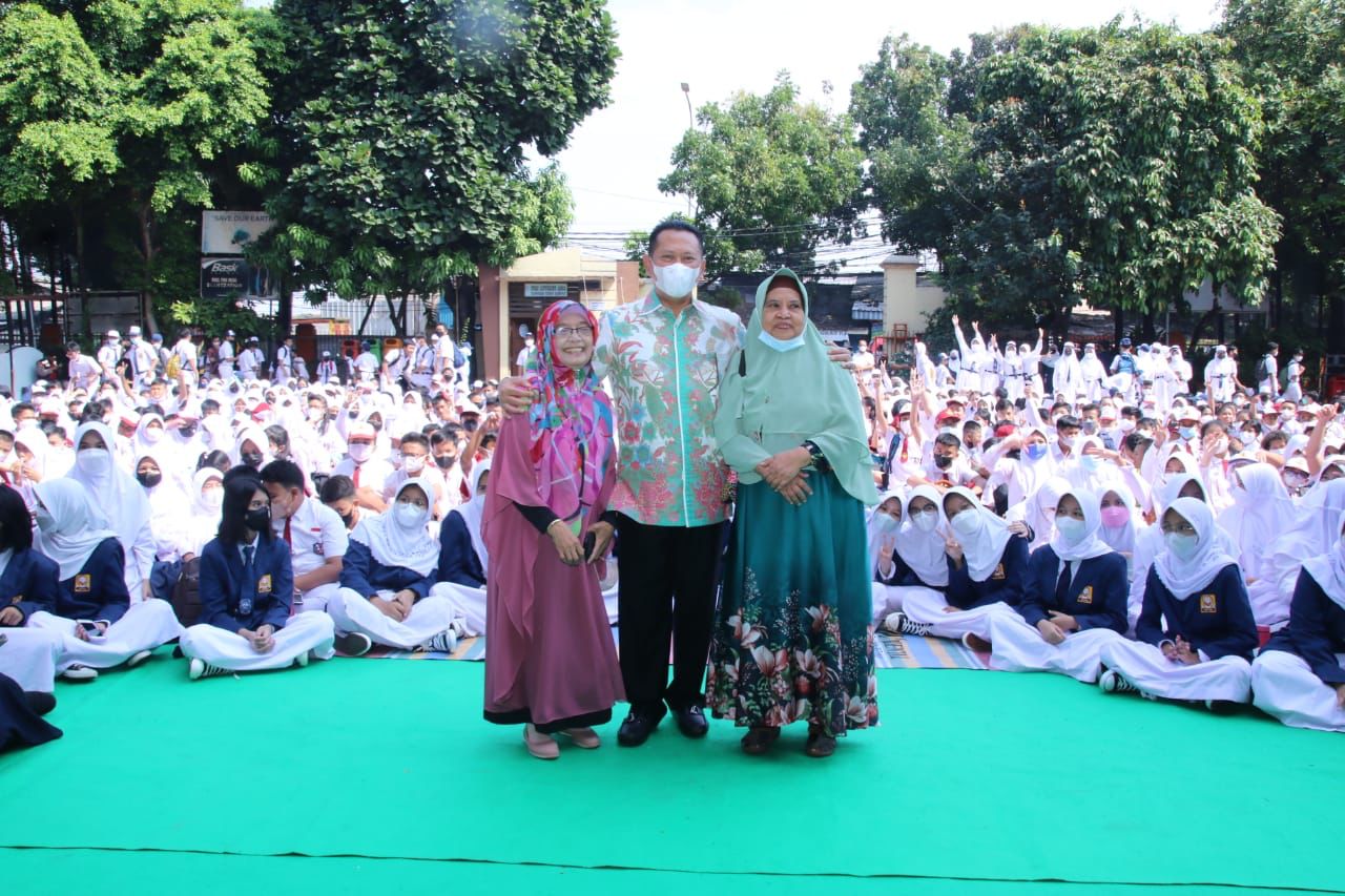 Kunjungi Almamaternya, Ketua MPR RI Bamsoet Berikan Motivasi Kepada Civitas Akademika SMPN 49 Jakarta