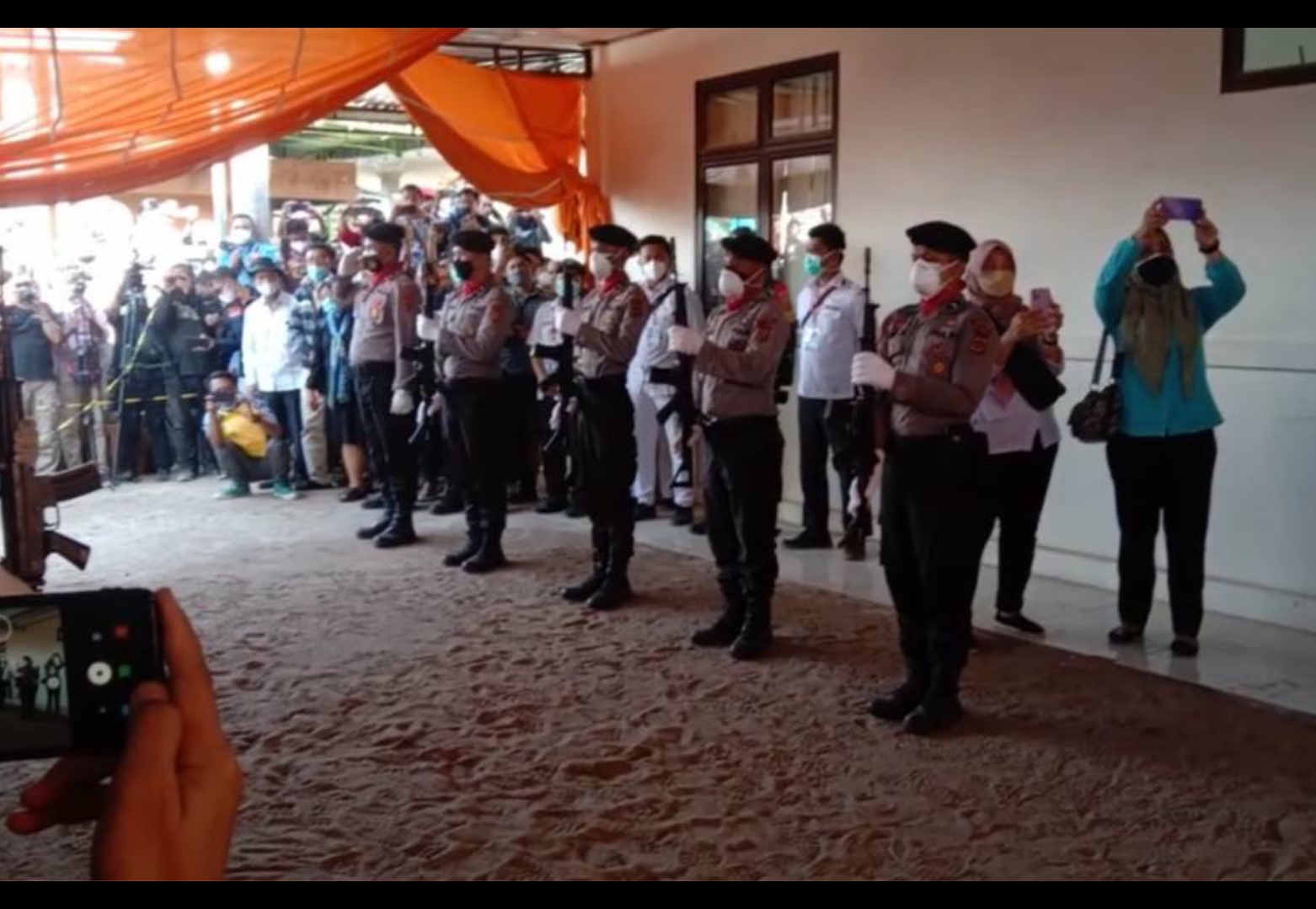 Brigadir J Dimakamkan Secara Kedinasan, Ibunda: Akhirnya Anakku Dihargai