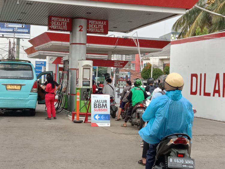 Miris! Indonesia Beli Minyak Sendiri dari Singapura