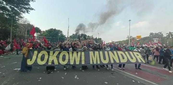 Pemerintah Panen Kritik Harga BBM, Partai Koalisi Bisu Selamatkan Diri!